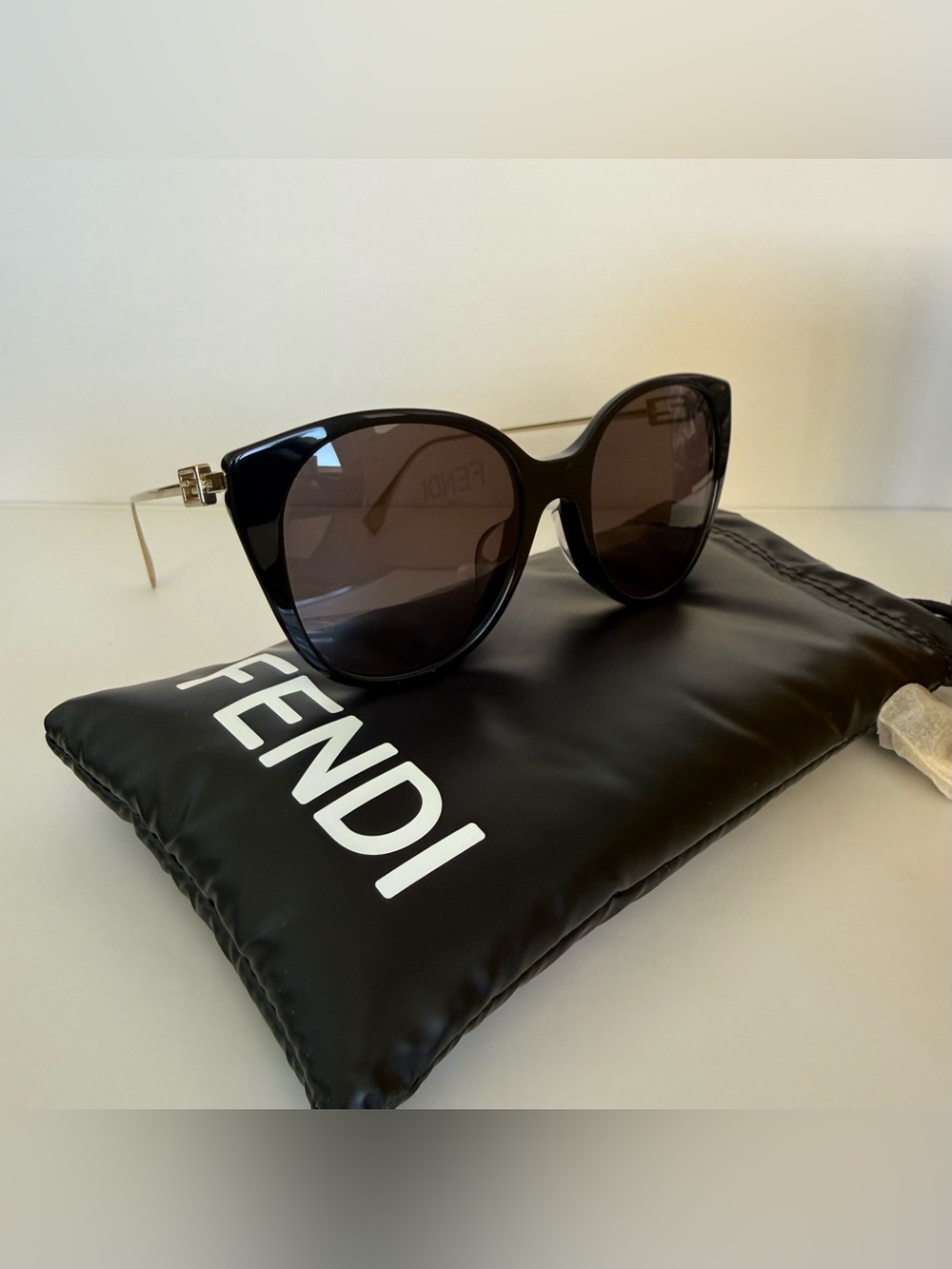 NEW!!! Fendi women black sunglasses FE40047F 01A Authentic Retail 480$